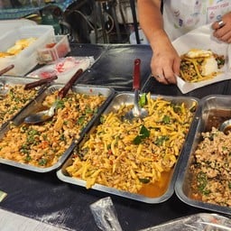 กระเพรายี่เดี่ยว ตลาดworld Market