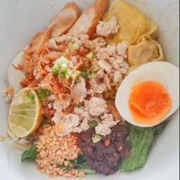 บะหมี่เกี๊ยวต้มยำหมูสับแห้ง(แห้ง)