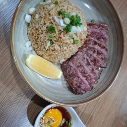 ข้าวผัดมันเนื้อ beef fat fried rice+ไข่ดอง