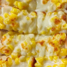 ปังข้าวโพดอบชีส