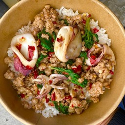 กะเพราหมูสับปลาหมึก