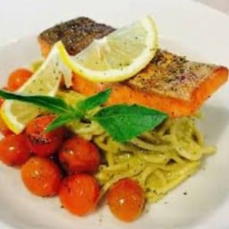 สปาเก็ตตี้เพสโต้ปลาเเซวม่อน