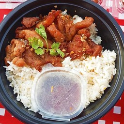 ข้าวหมูทอด + หมูยอ น้ำจิ้มแจ่ว