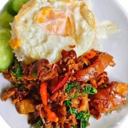ข้าวกะเพราขาหมูကဖောင်ခါမို