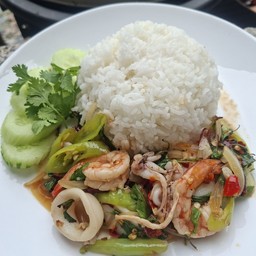 กะเพราทะเลราดข้าว