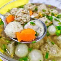 แกงจืดหมูสับลูกชิ้นหมู