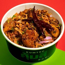 ข้าวหน้าไก่ย่างยำแซ่บ