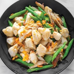 เนื้อปูผัดพริกเหลือง