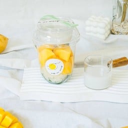 Sticky Cup ข้าวเหนียวมะม่วงน้ำดอกไม้