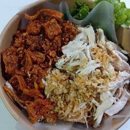 Aunหมี่คลุกไกฉีก&วาฟเฟิลนมสด สาขาบัวทองธานีพารค์