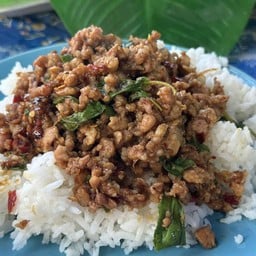 เจ๊เจี๊ยบ กระเพราเเซ่บ