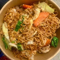 ผัดมาม่าหมู