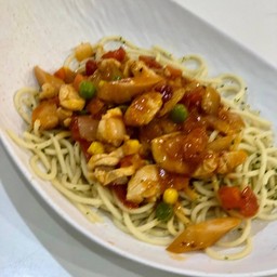 สปากตตีซอสมะเขือเทศไก่