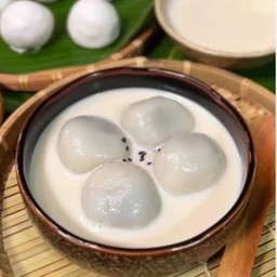 บัวลอยนมสด