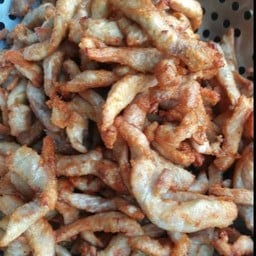 หมูทอดกระเทียมตลาดแสงจันทร์