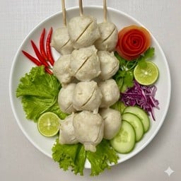 ลูกชิ้นปิ้งกับน้ำจิ้มสุดเด็ด