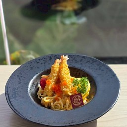 สปาเกตตี้คาโบนาร่าเกุ้งเทมปุระ