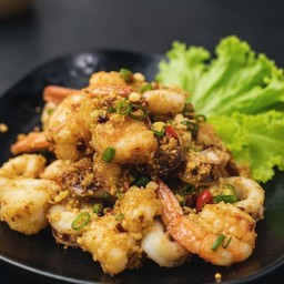 กุ้งหมึกคั่วพริกเกลือ