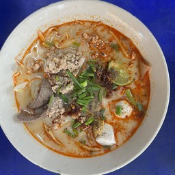 ก๋วยเตี๋ยว หมู (น้ำต้มยำ)