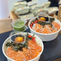 ข้าวหน้าแซลมอนด้ง