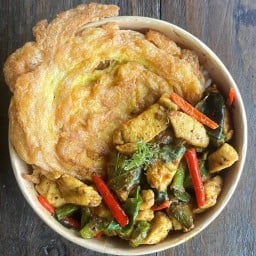 ครัวหลังเหล็ก อ้อมใหญ่