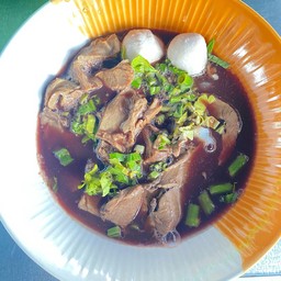 ร้านก๋วยเตี๋ยวหมูตุ่นเนื้อตุ๋น-ข้าวกะเพรา สองพี่น้อง