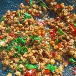 ผัดกะเพรา เสบียงบ้านเบอร์ลิน ซ.กิ่งแก้ว 25/1