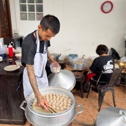 ร้านบะหมี่ก้วง สาขา2 ท่ารถ99