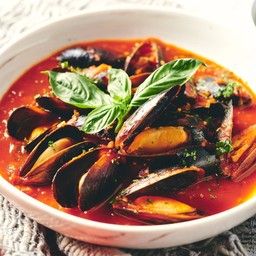 Steamed Mussel in Tomato Sauce