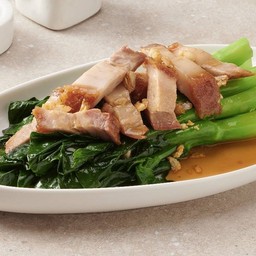 คะน้าฮ่องกงหมูกรอบ
