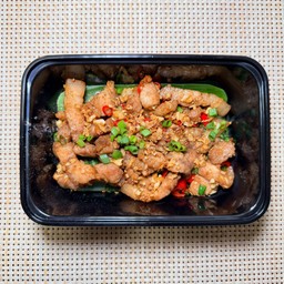 สามชั้นคั่วพริกเกลือ