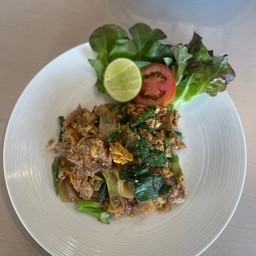 เส้นใหญ่ผัดซีอิ๊ว Stir-fried wide noodles with soy sauce