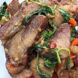 ผัดกะเพราคอหมูย่าง