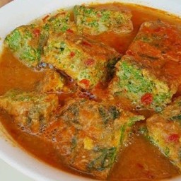 แกงส้มชะอมไข่.