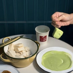 ขนมปังนึ่งสังขยาใบเตย