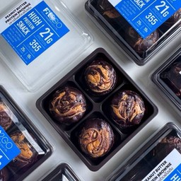 Protein Chocolate Peanut Butter Brownies - โปรตีนช็อกโกแลตพีนัทบัตเตอร์บราวนี่