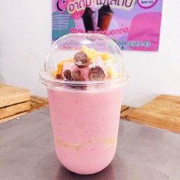 สตรอว์เบอร์รี่โยเกิร์ตปีโป้