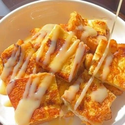 ปังทอดชุปไข่ (  ราดนม )