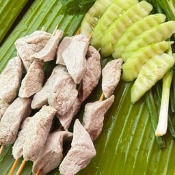 ลูกชิ้นทอด by น้องขนม - ซอยกำนัน ลูกชิ้นทอด by น้องขนม - ซอยกำนัน