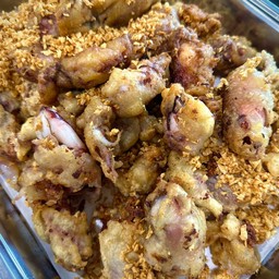 ปลาหมึกทอดกะเทียม ขีดละ