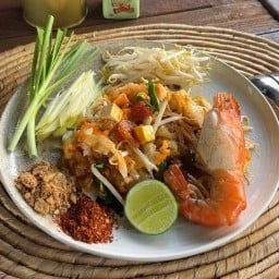 สุข เมืองปทุมฯ - ผัดไทยกุ้งสด ก๋วยเตี๋ยวต้มยำมะนาวสด ข้าวมันไก่