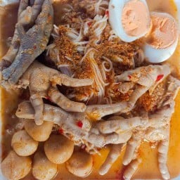 ขนมจีนน้ำยากะทิปลาทูน่า (บรรทัดทอง) ฮาลาล