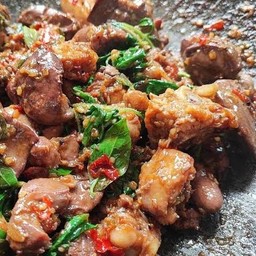 ข้าวราดเพราเครื่องในไก่