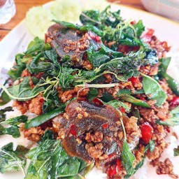 กระเพาไข่เยี่ยวม้า+หมูสับ