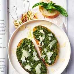 Bruschetta with Pesto Sauce