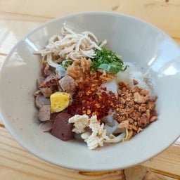 ก๋วยเตี๋ยวต้มยำไก่ฉีกอินดี้