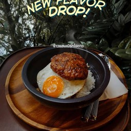 ข้าวหน้าแฮมเบิร์กหมู ไข่ดาว