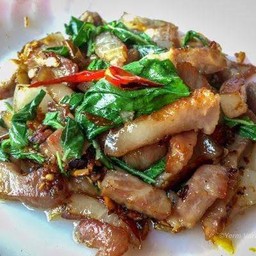 กะเพราคอหมูย่าง กับข้าว