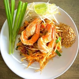 ผัดไทย กุ้งสด (ใหญ่พิเศษ)