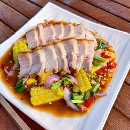 ยำหมูกรอบ